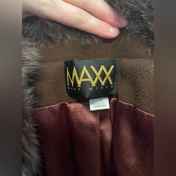 Vintage Wool Coat with Fur neck lining - Picture 6 of 12